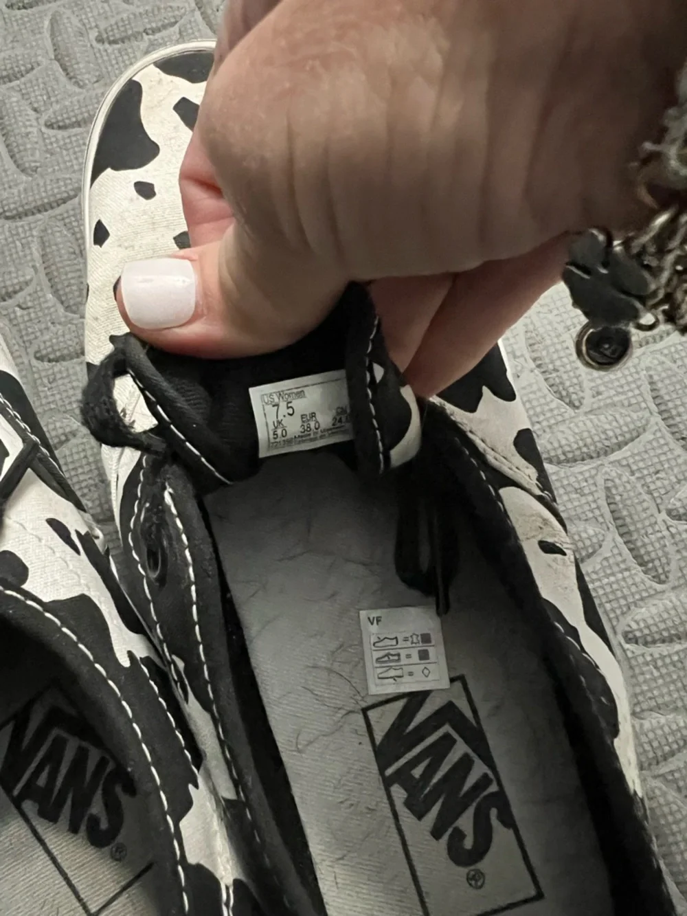 Vans womens Black & White Cow Pattern Canvas Sneakers size 7.5 - Picture 4 of 6